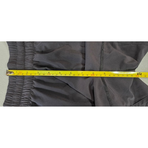 Lululemon Womens 8 Black Tracker Short V 4" Inseam - Picture 9 of 12